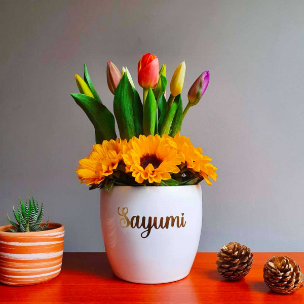 08 tulipanes + girasoles en una base personalizada